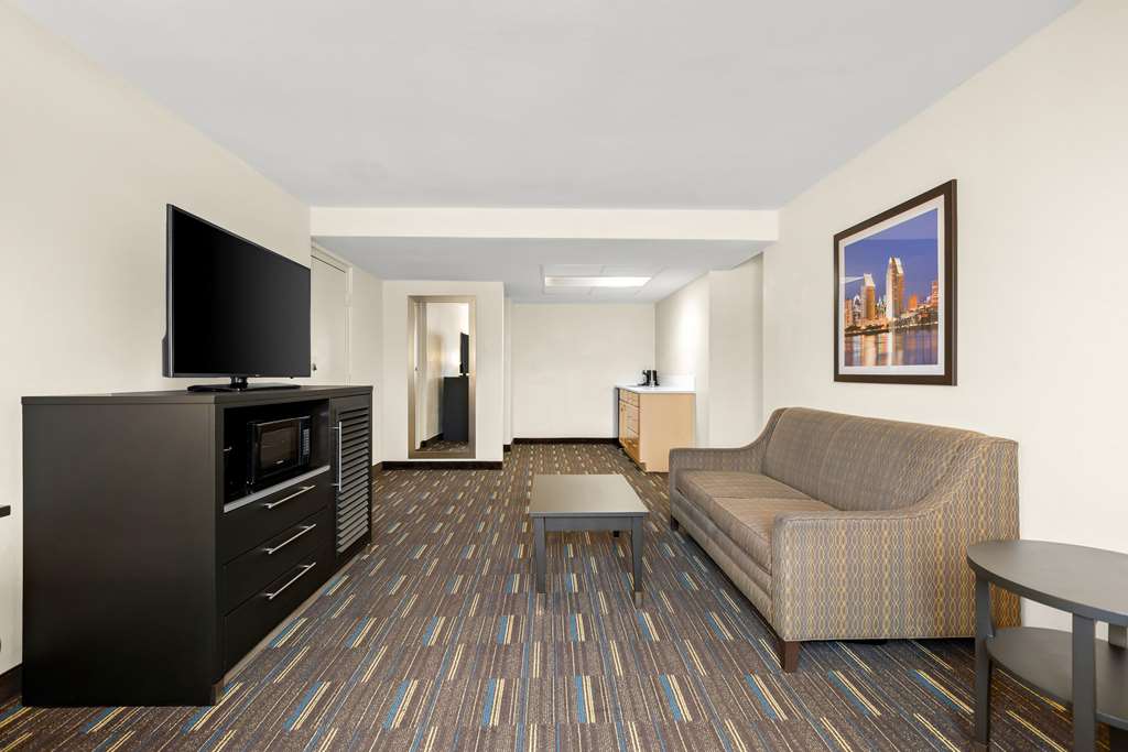 COMFORT INN CHULA VISTA SAN DIEGO S-guestroom-Guest Room,Suite,On-Site.jpg