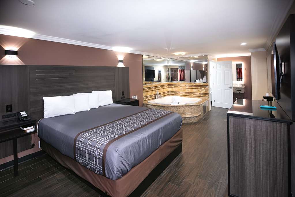 RODEWAY INN & SUITES-guestroom-Guest Room,On-Site.jpg