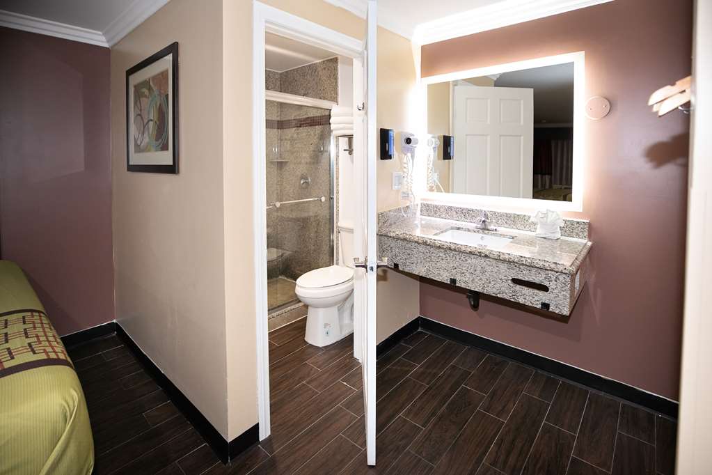 RODEWAY INN & SUITES-guestroom-Guest Room,Bathroom,On-Site.jpg