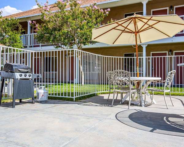 Pool - Clarion Inn Ridgecrest