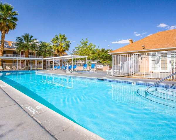 Pool - Clarion Inn Ridgecrest