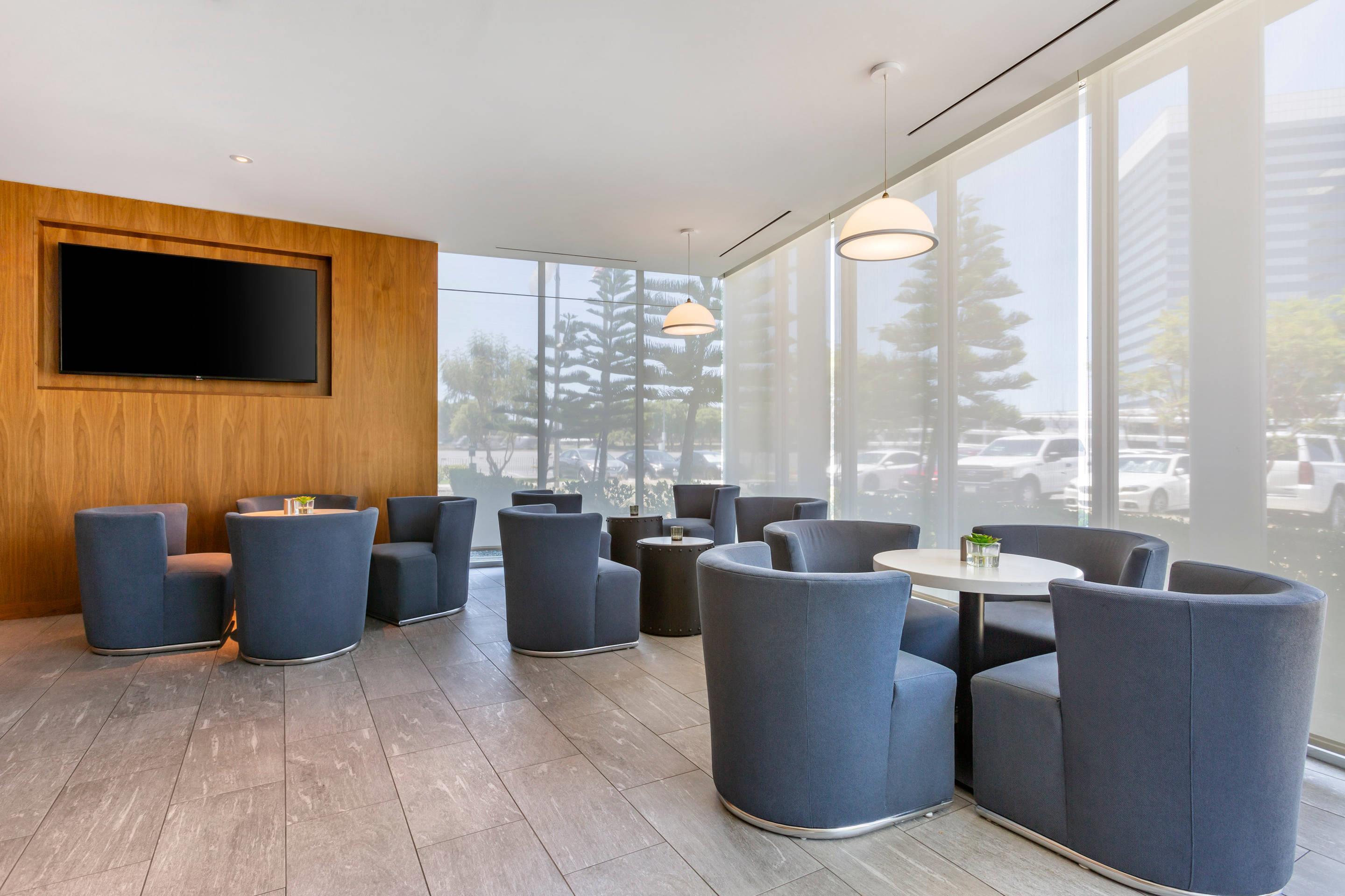 On-site restaurant | Cambria Hotel LAX