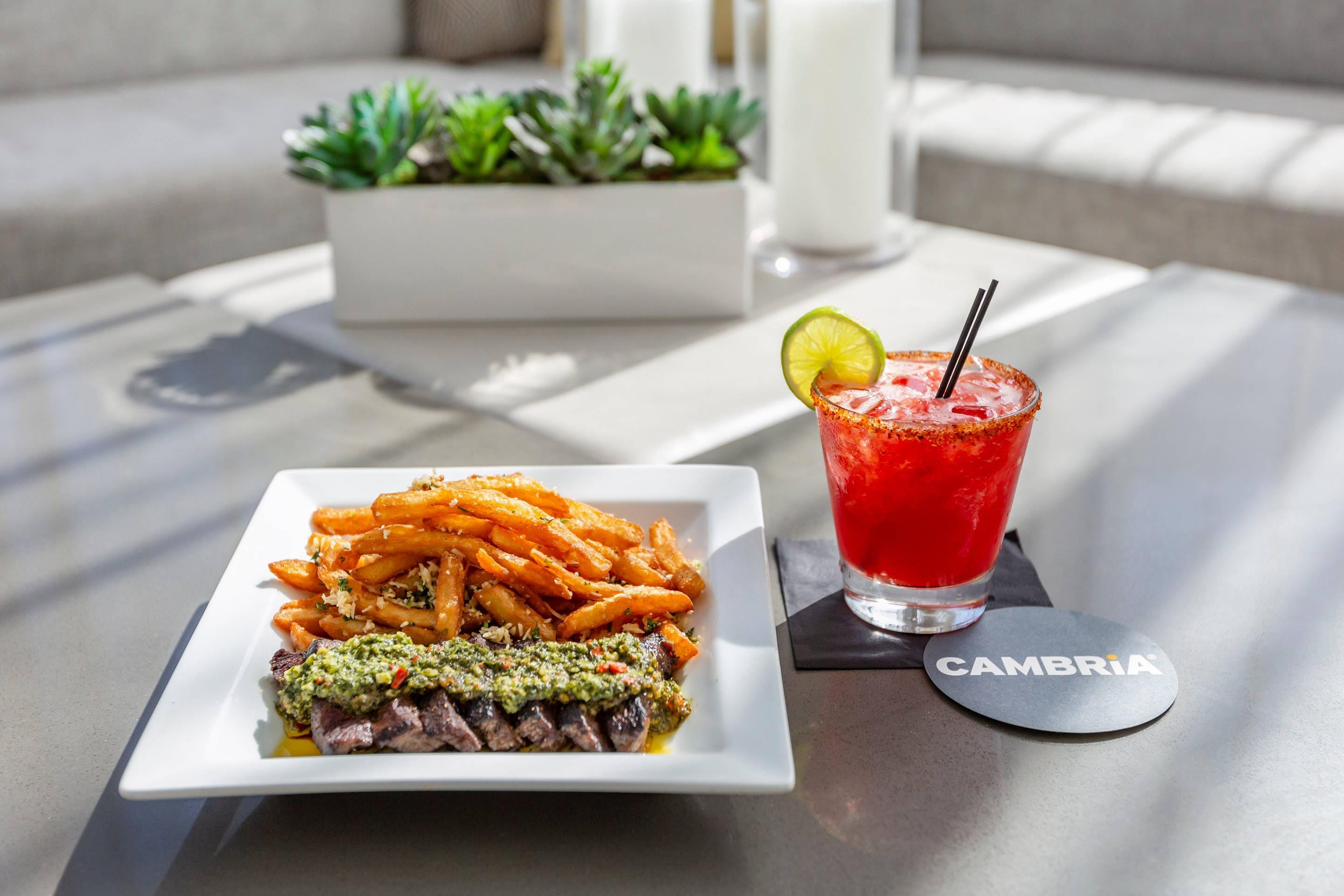 Hotel bar | Cambria Hotel LAX