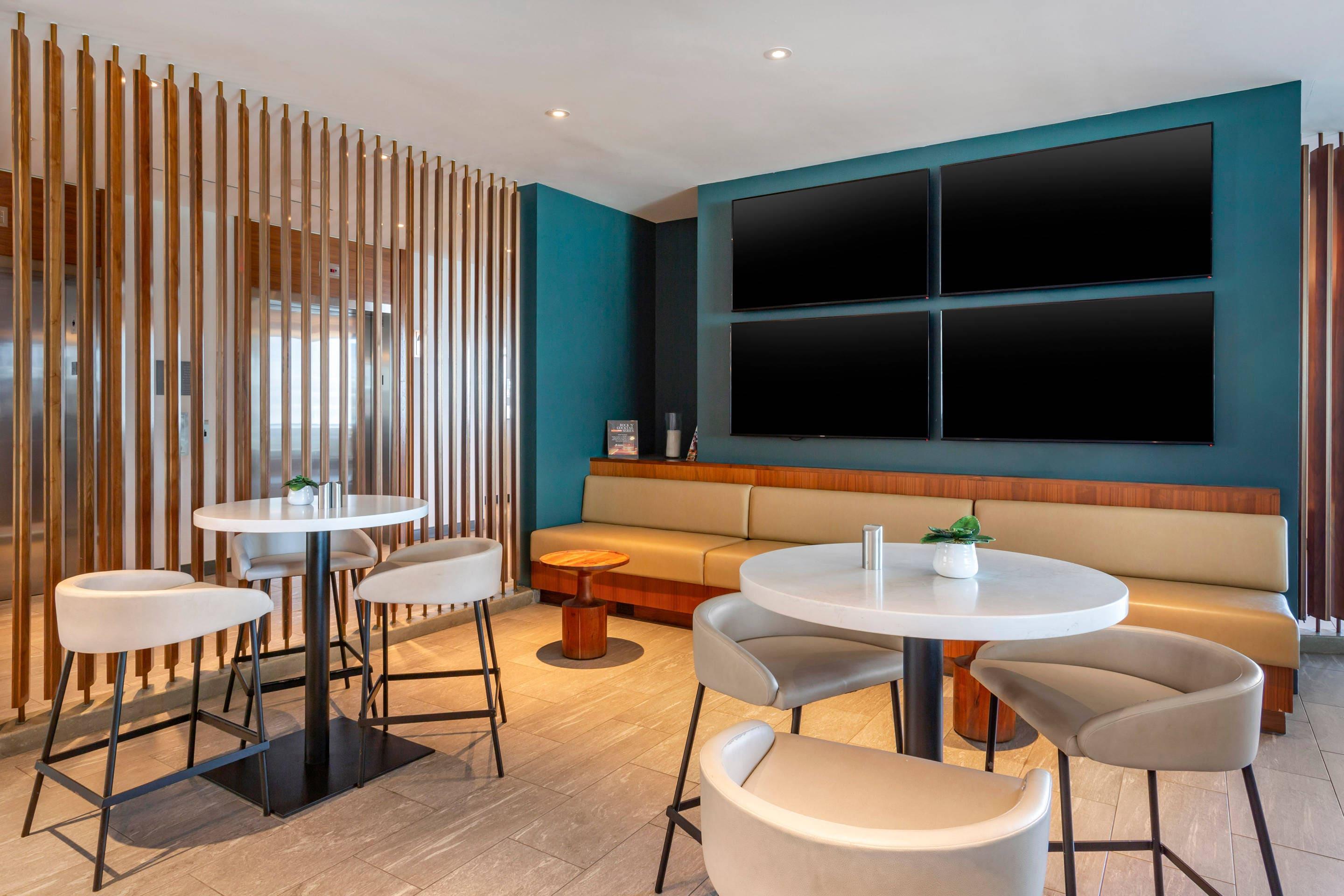 Lounge | Cambria Hotel LAX