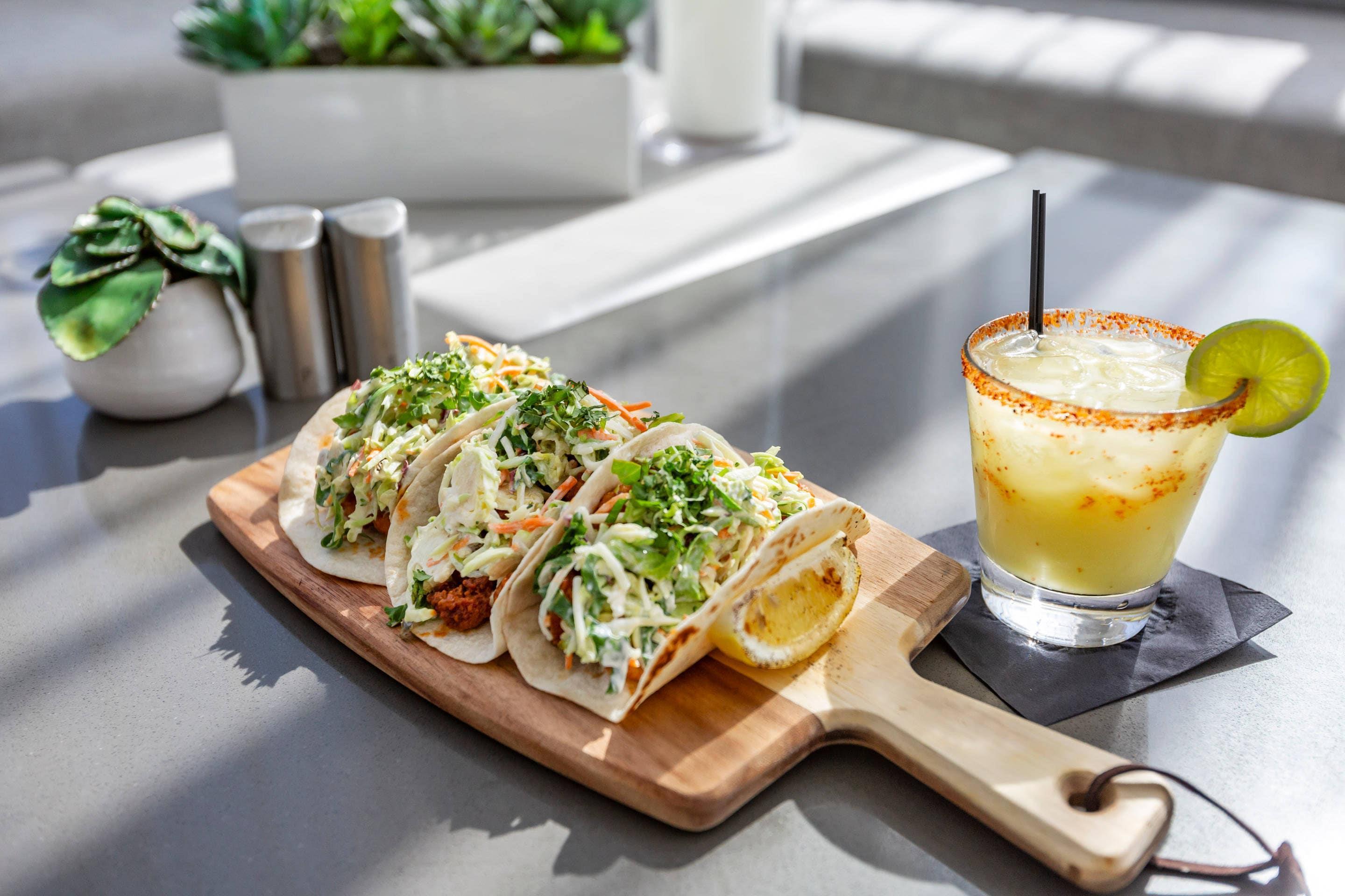 Hotel bar | Cambria Hotel LAX