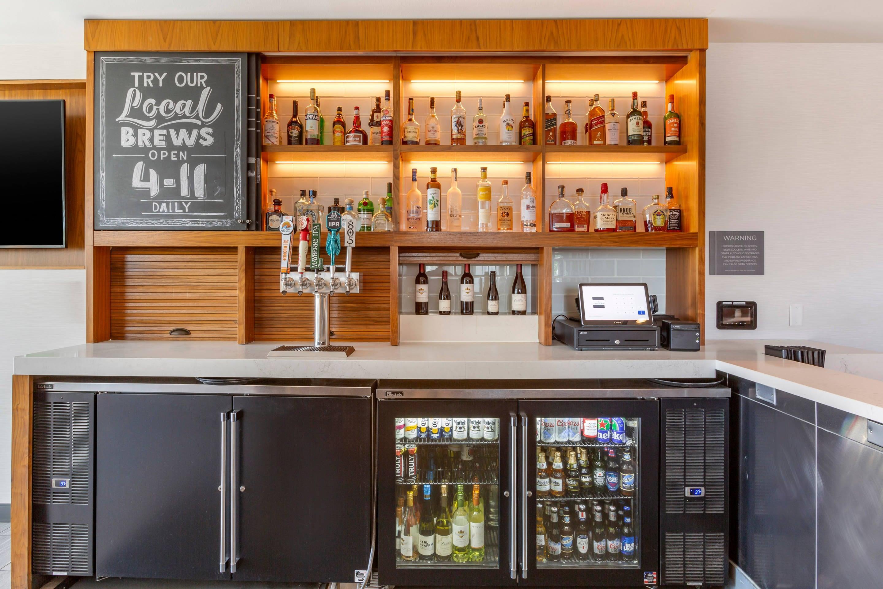Hotel bar | Cambria Hotel LAX