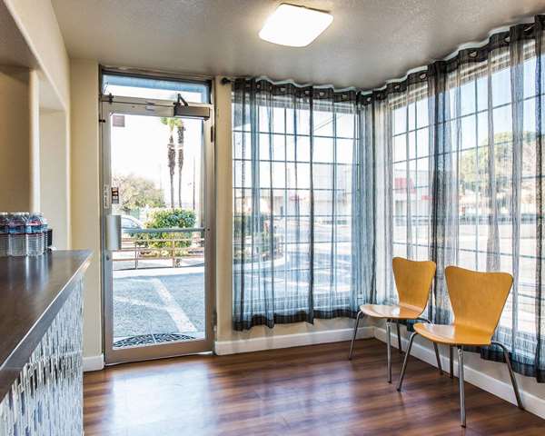  - Rodeway Inn Hanford