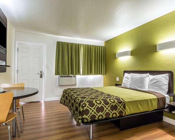  - Rodeway Inn Hanford