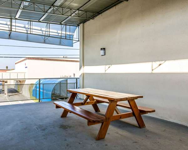  - Rodeway Inn Hanford