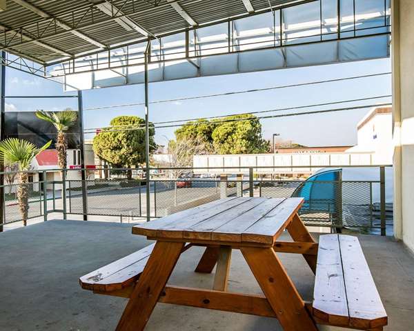  - Rodeway Inn Hanford