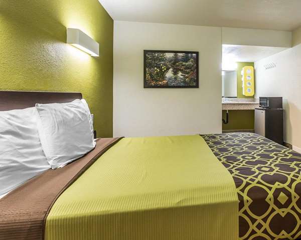  - Rodeway Inn Hanford