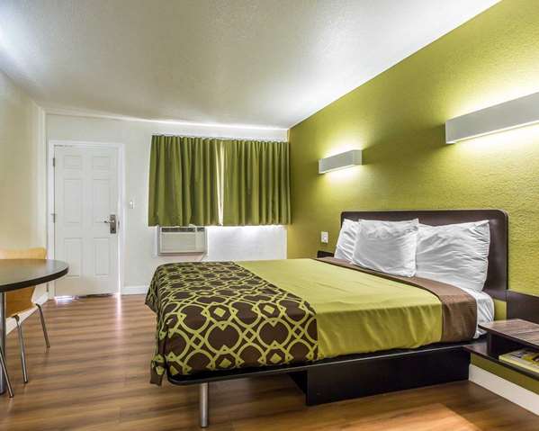  - Rodeway Inn Hanford