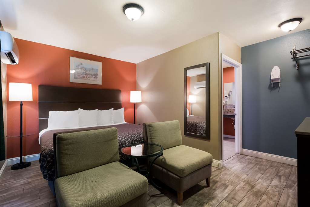 RODEWAY INN NEAR COACHELLA-guestroom-Guest Room,On-Site.jpg
