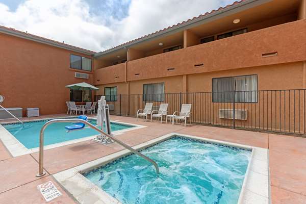 Pool - Quality Inn & Suites Oceanside