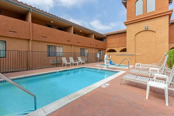 Pool - Quality Inn & Suites Oceanside