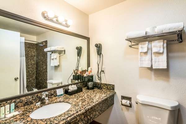 - Quality Inn & Suites Bakersfield