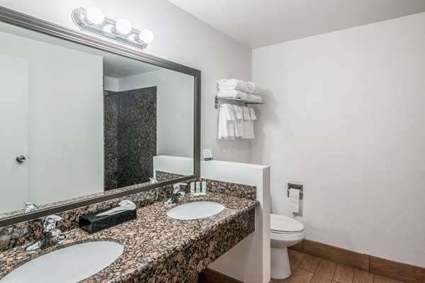 Suite - Quality Inn & Suites Bakersfield