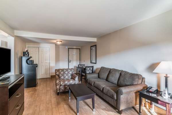 Suite - Quality Inn & Suites Bakersfield