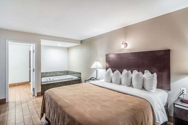 Suite - Quality Inn & Suites Bakersfield
