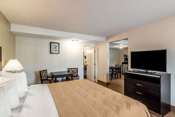 Suite - Quality Inn & Suites Bakersfield