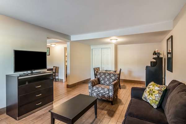 Suite - Quality Inn & Suites Bakersfield