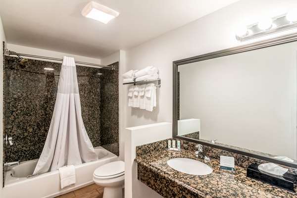 Suite - Quality Inn & Suites Bakersfield