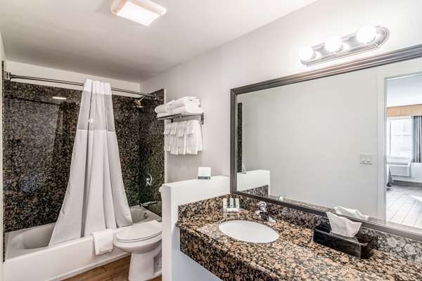 Suite - Quality Inn & Suites Bakersfield