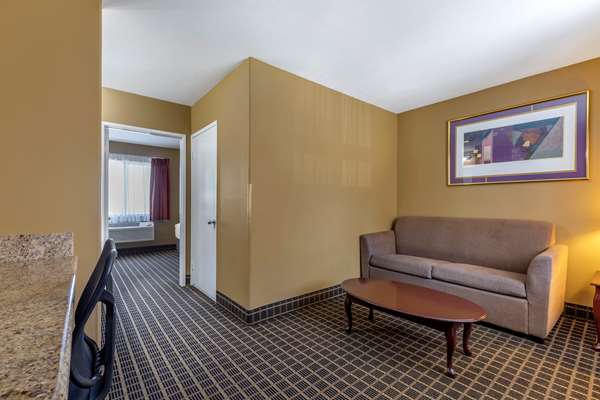 Suite - Quality Inn & Suites Westminster - I-405, Exit 19