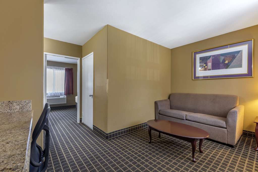 QUALITY INN AND SUITES WESTMINSTER-guestroom-Guest Room,Suite,On-Site.jpg