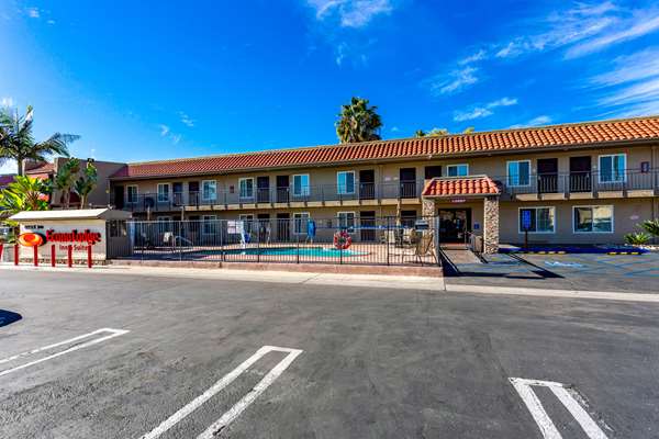 On-Site,Outdoor/Exterior,Exterior View of Building