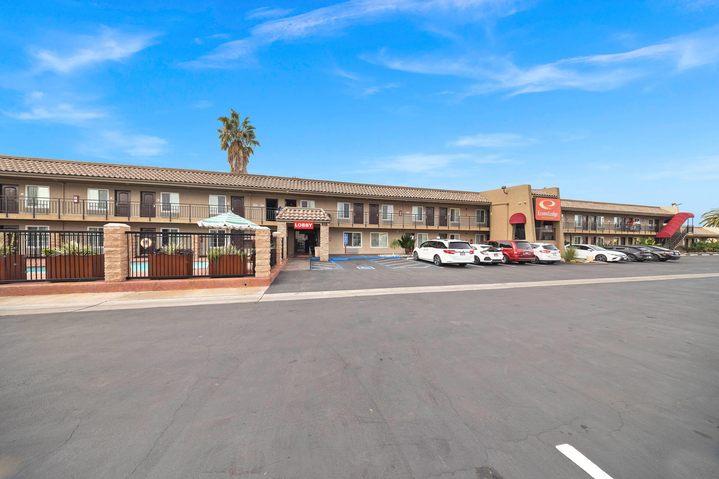 Parking Lot | Econo Lodge Inn & Suites Escondido Downtown