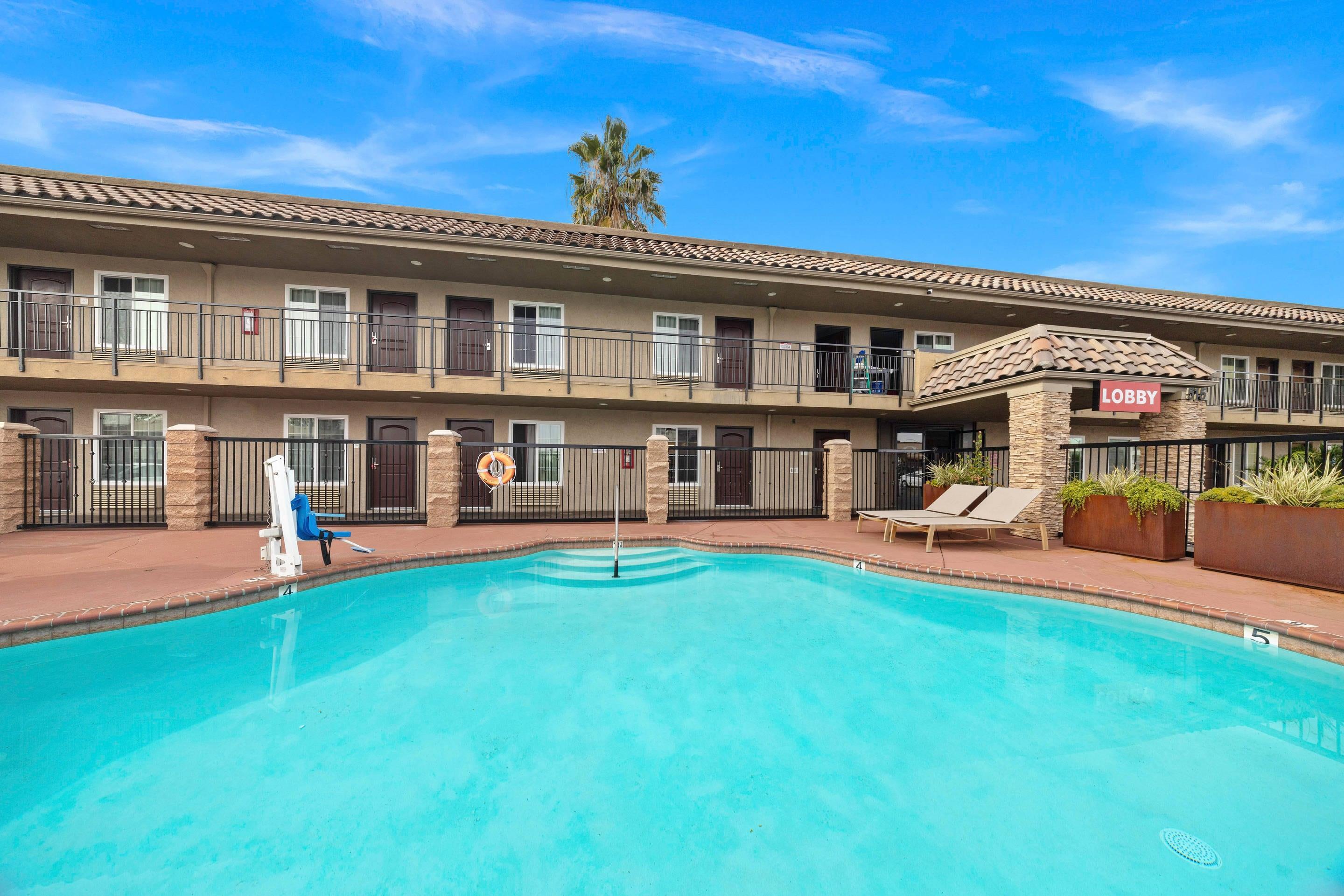 Outdoor pool | Econo Lodge Inn & Suites Escondido Downtown