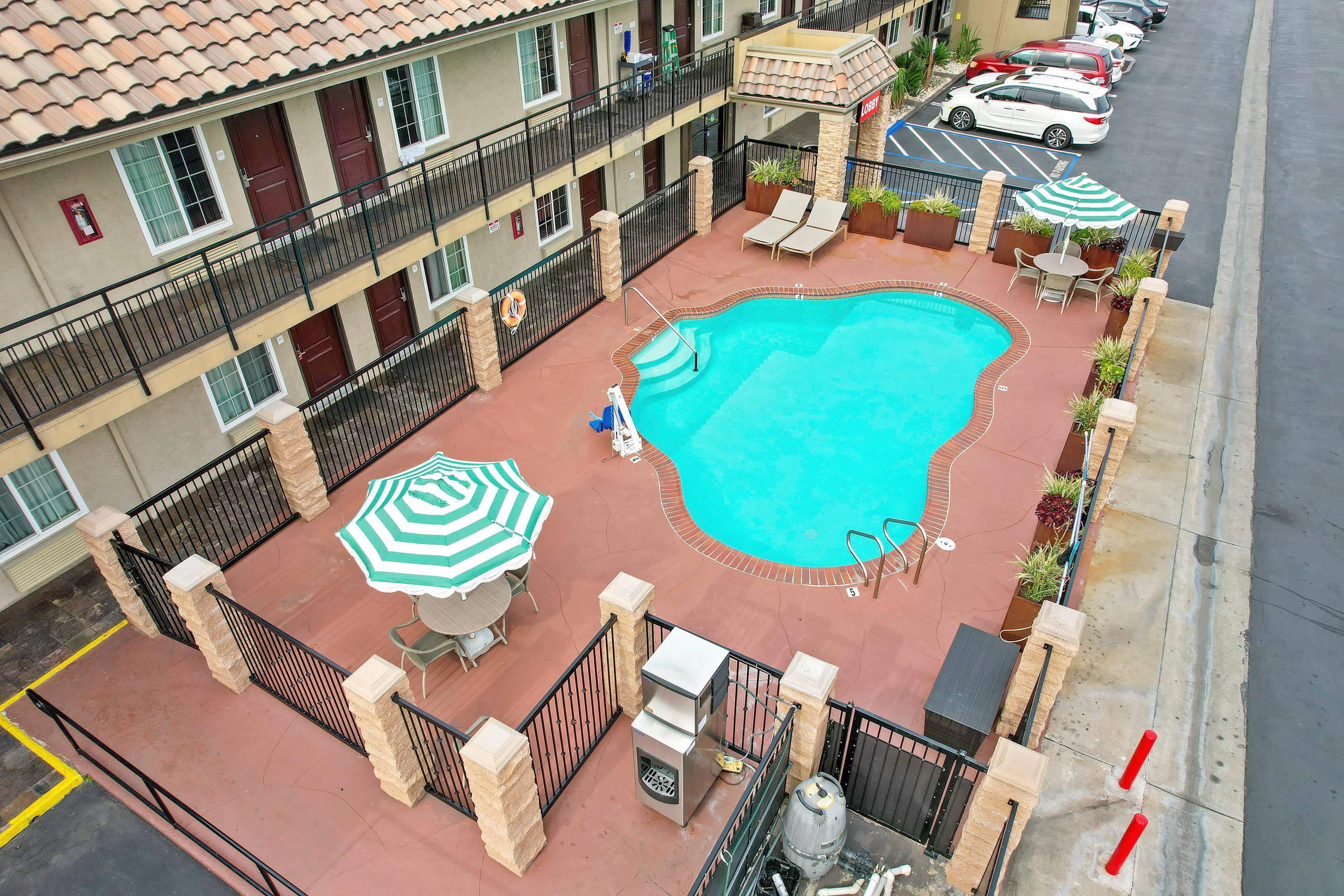 Outdoor pool | Econo Lodge Inn & Suites Escondido Downtown