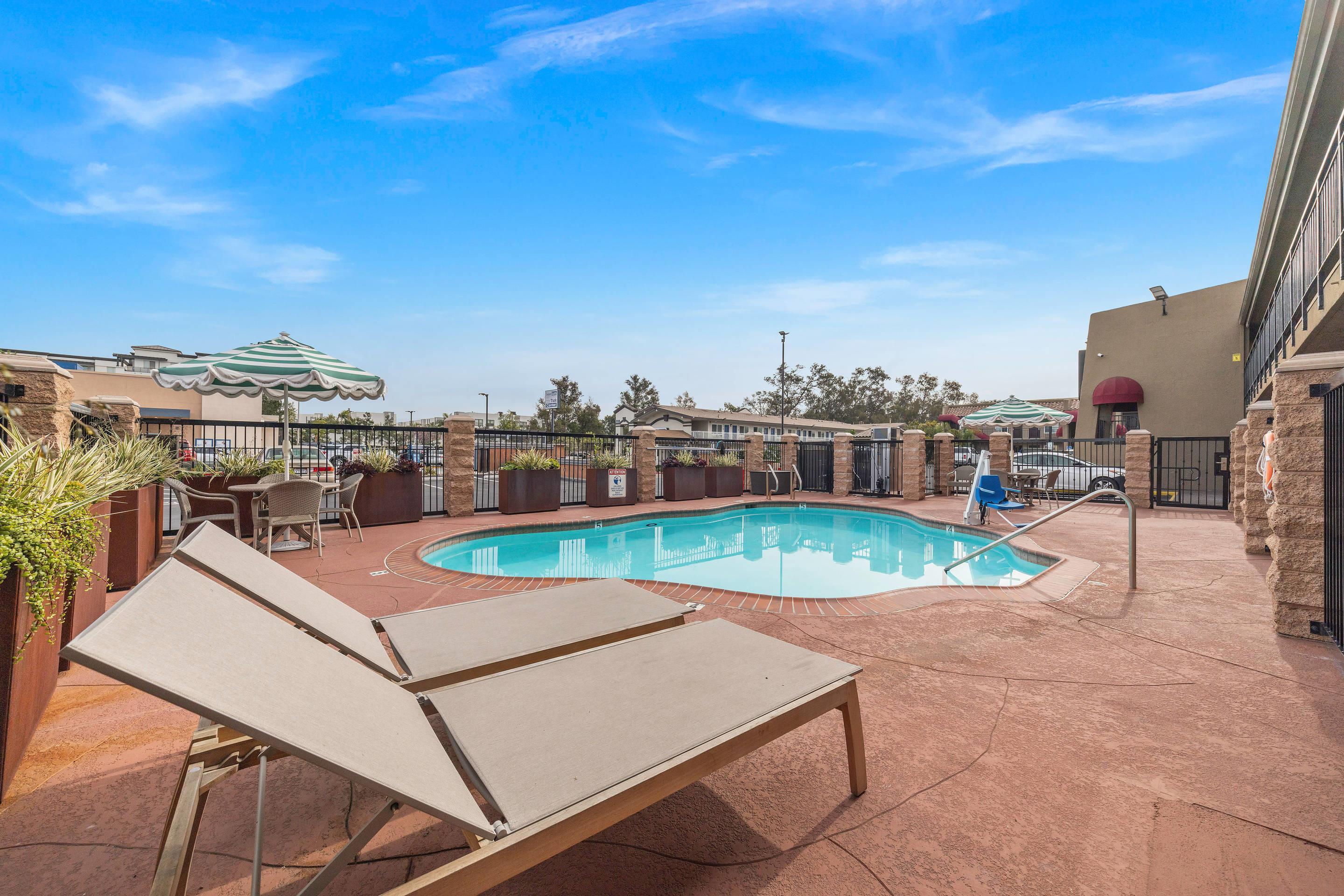 Outdoor pool | Econo Lodge Inn & Suites Escondido Downtown