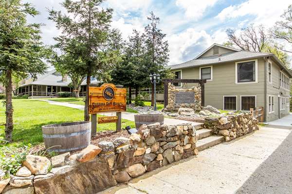 Exterior view - Sierra Sky Ranch Hotel Oakhurst