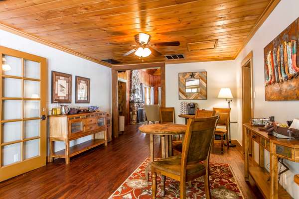 Amenities - Sierra Sky Ranch Hotel Oakhurst