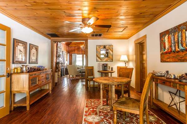 Amenities - Sierra Sky Ranch Hotel Oakhurst