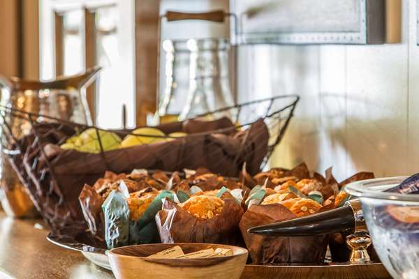 Amenities - Sierra Sky Ranch Hotel Oakhurst