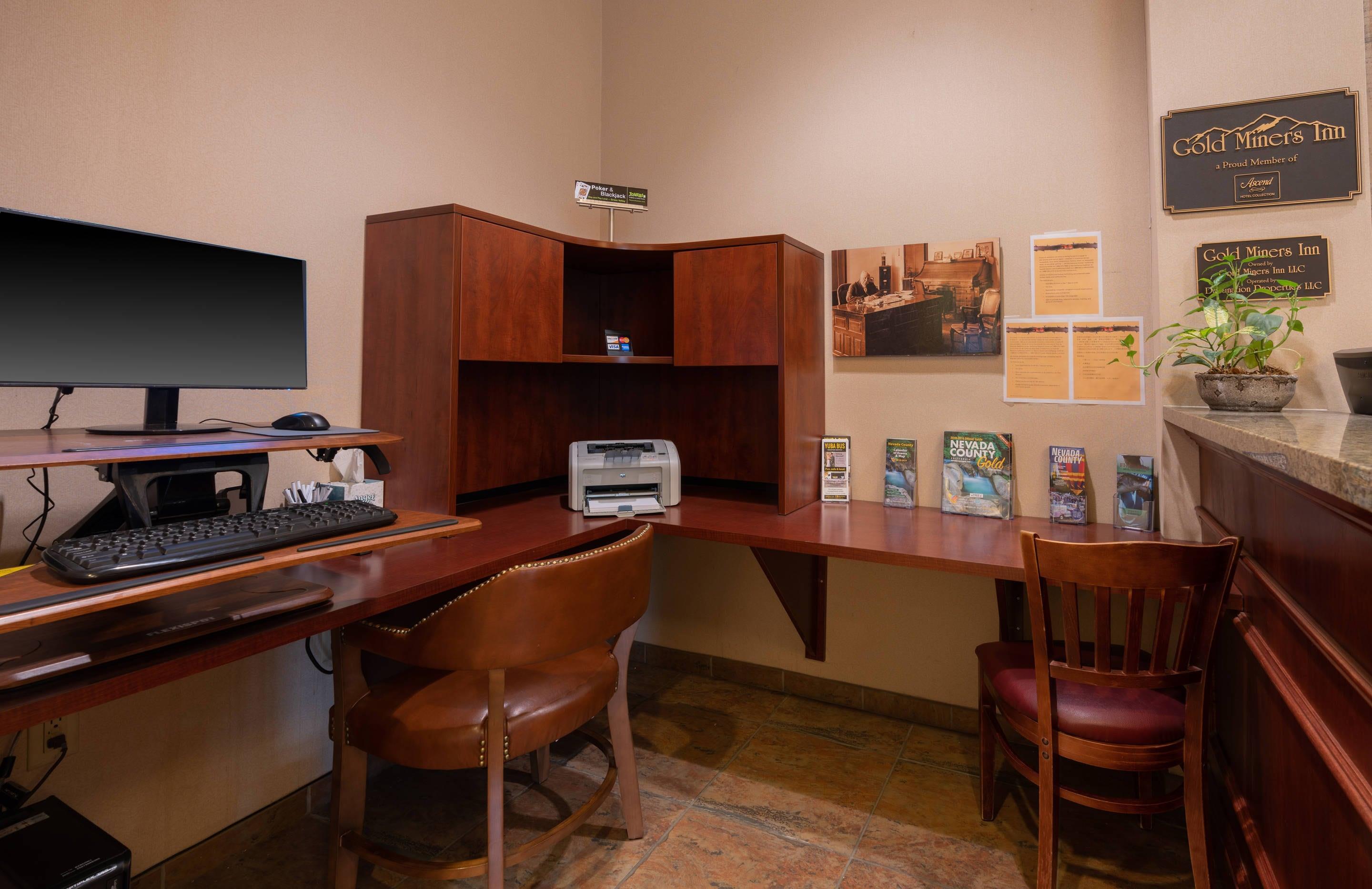 Business center | Gold Miners Inn Grass Valley, Ascend Hotel Collection