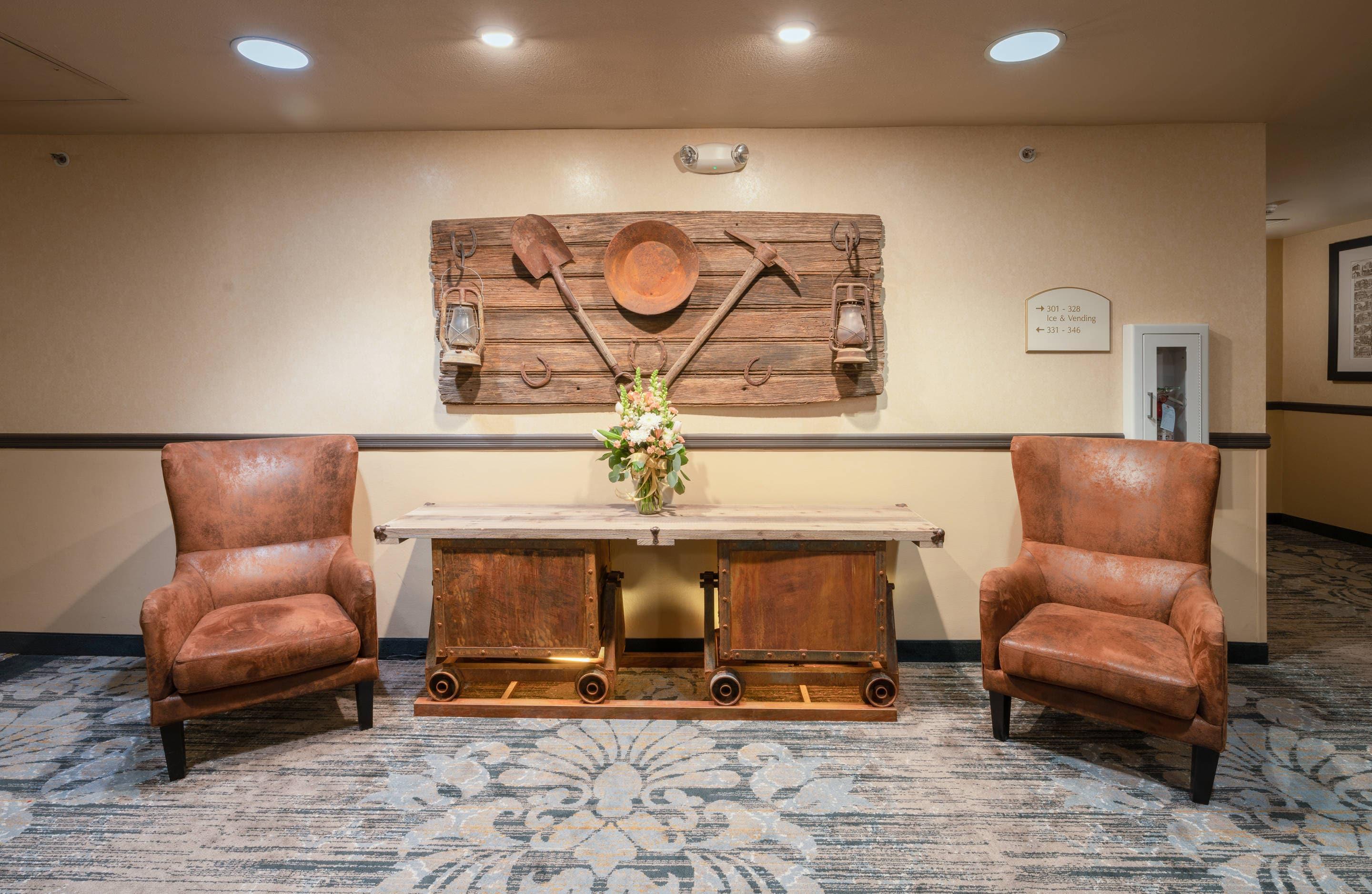 Hall | Gold Miners Inn Grass Valley, Ascend Hotel Collection