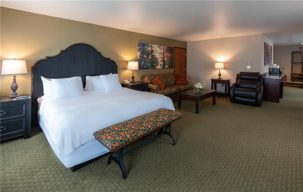 GOLD MINERS INN GRASS VALLEY AN ASC-guestroom-Guest Room,On-Site.jpg