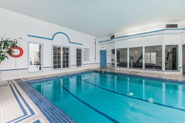 Pool - Quality Inn Garden of the Gulf Summerside