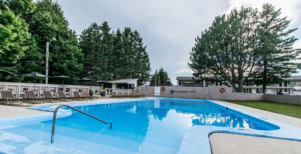 Pool - Quality Inn Garden of the Gulf Summerside