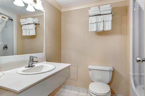 Suite - Quality Inn Garden of the Gulf Summerside