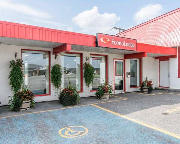 Exterior view - Econo Lodge New Liskeard