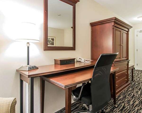  - Econo Lodge New Liskeard