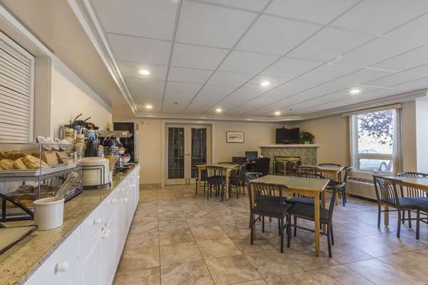 Amenities - Comfort Inn & Suites Moose Jaw