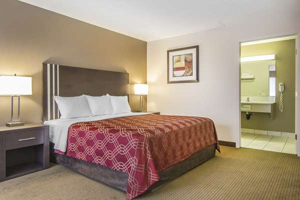  - Econo Lodge Inn & Suites Lethbridge