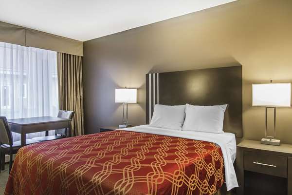  - Econo Lodge Inn & Suites Lethbridge