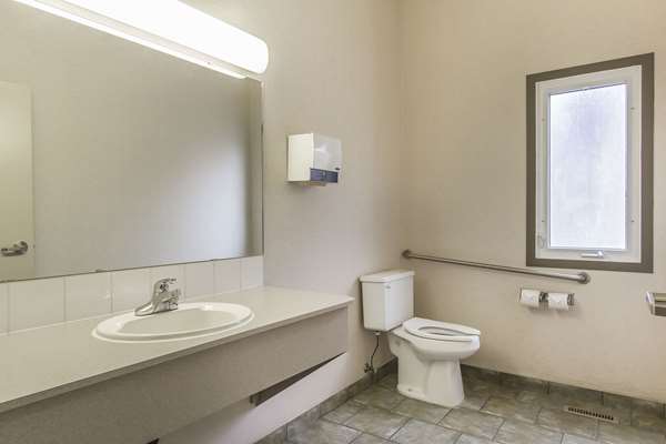  - Econo Lodge Inn & Suites Lethbridge